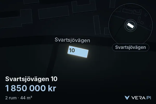 VERA PI:s bild av Svartsjövägen 10: huset i 3D, upplyst i blått, och kartan runt omkring