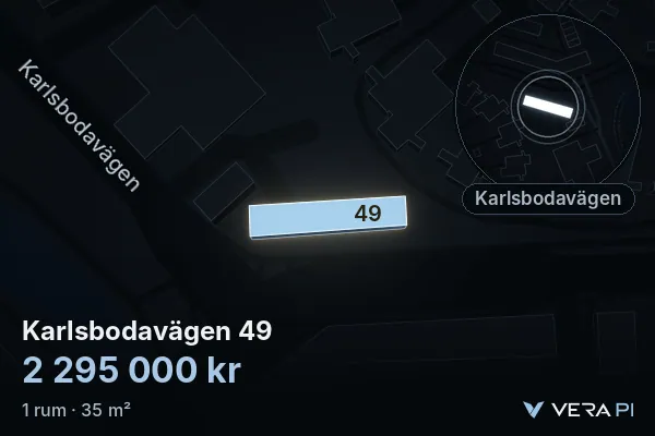 VERA PI:s bild av Karlsbodavägen 49: huset i 3D, upplyst i blått, och kartan runt omkring