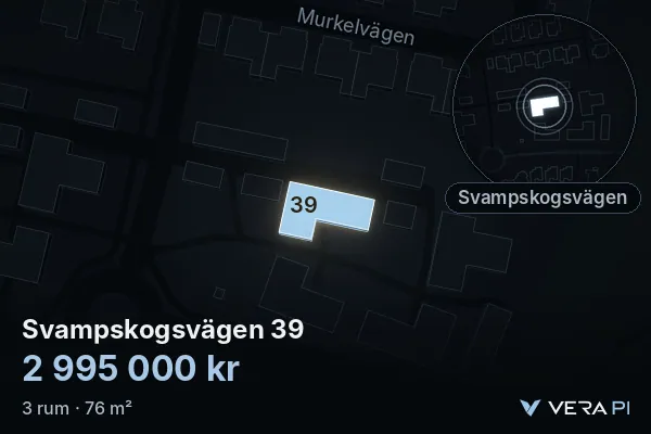 VERA PI:s bild av Svampskogsvägen 39: huset i 3D, upplyst i blått, och kartan runt omkring
