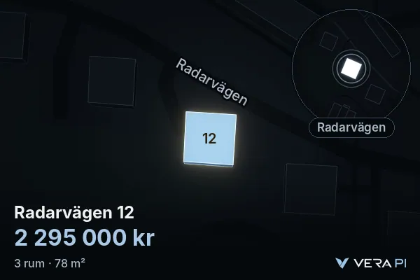 VERA PI:s bild av Radarvägen 12: huset i 3D, upplyst i blått, och kartan runt omkring