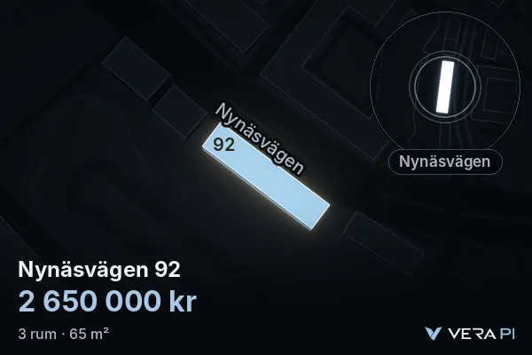 VERA PI:s bild av Nynäsvägen 92: huset i 3D, upplyst i blått, och kartan runt omkring