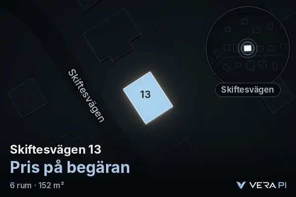 VERA PI:s bild av Skiftesvägen 13: huset i 3D, upplyst i blått, och kartan runt omkring
