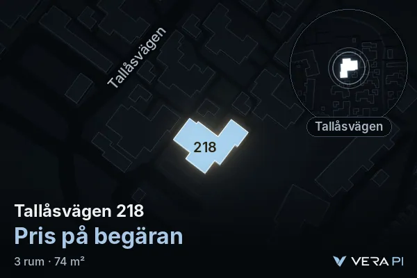 VERA PI:s bild av Tallåsvägen 218: huset i 3D, upplyst i blått, och kartan runt omkring