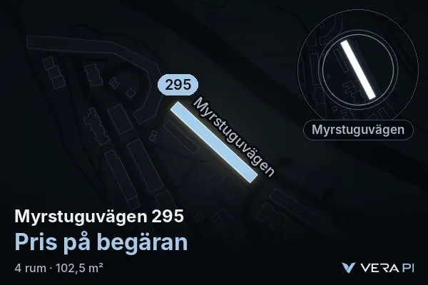VERA PI:s bild av Myrstuguvägen 295: huset i 3D, upplyst i blått, och kartan runt omkring