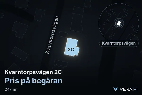 VERA PI:s bild av Kvarntorpsvägen 2C: huset i 3D, upplyst i blått, och kartan runt omkring