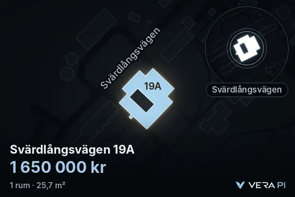 VERA PI:s bild av Svärdlångsvägen 19A: huset i 3D, upplyst i blått, och kartan runt omkring