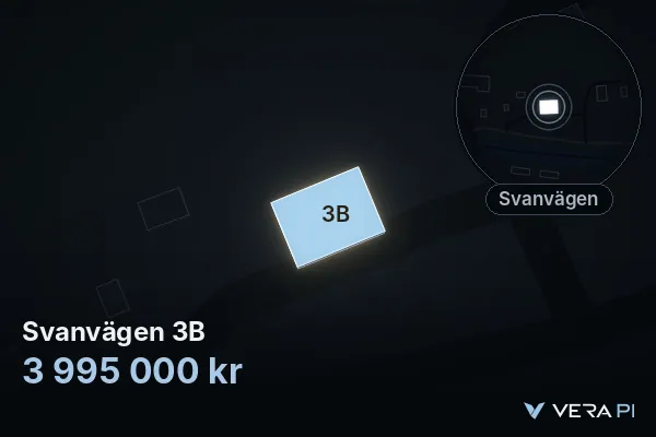 VERA PI:s bild av Svanvägen 3B: huset i 3D, upplyst i blått, och kartan runt omkring