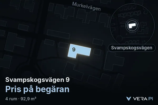 VERA PI:s bild av Svampskogsvägen 9: huset i 3D, upplyst i blått, och kartan runt omkring