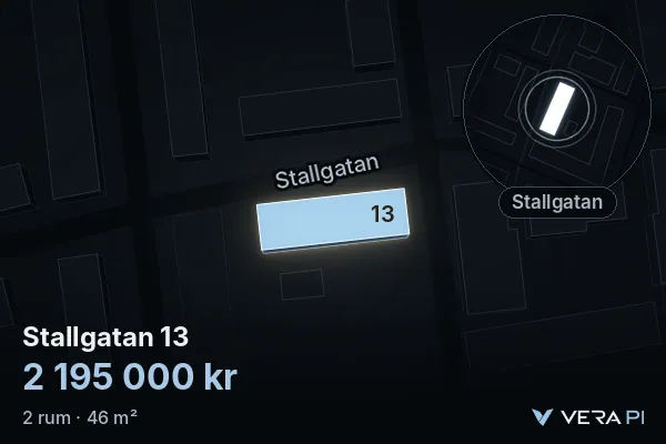 VERA PI:s bild av Stallgatan 13: huset i 3D, upplyst i blått, och kartan runt omkring