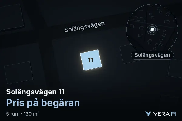 VERA PI:s bild av Solängsvägen 11: huset i 3D, upplyst i blått, och kartan runt omkring