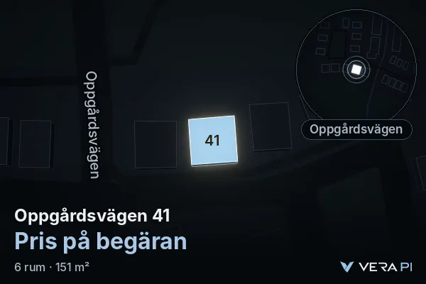 VERA PI:s bild av Oppgårdsvägen 41: huset i 3D, upplyst i blått, och kartan runt omkring