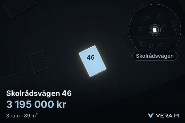 VERA PI:s bild av Skolrådsvägen 46: huset i 3D, upplyst i blått, och kartan runt omkring