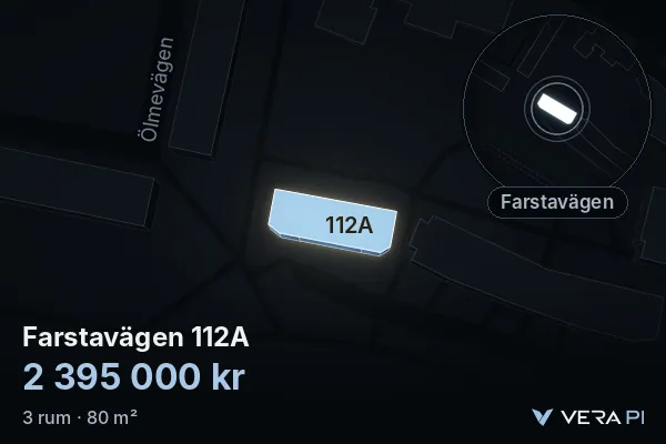 VERA PI:s bild av Farstavägen 112A: huset i 3D, upplyst i blått, och kartan runt omkring