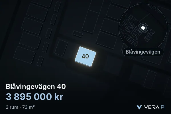 VERA PI:s bild av Blåvingevägen 40: huset i 3D, upplyst i blått, och kartan runt omkring