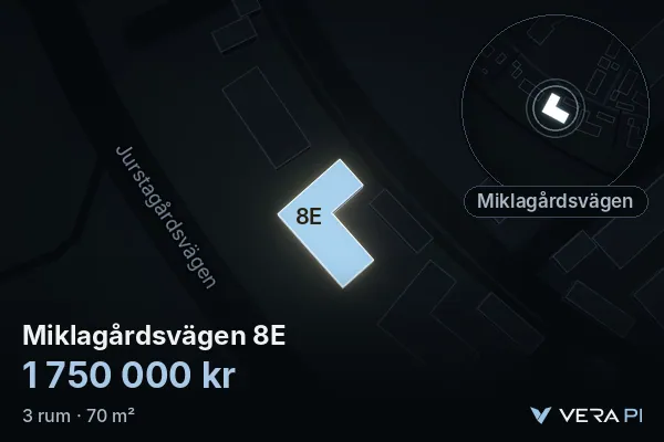 VERA PI:s bild av Miklagårdsvägen 8E: huset i 3D, upplyst i blått, och kartan runt omkring