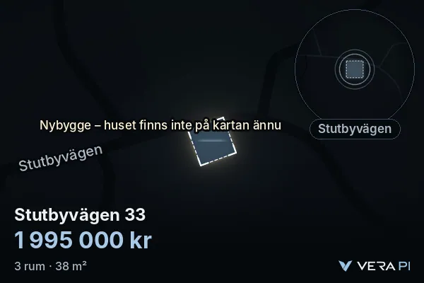 VERA PI:s bild av Stutbyvägen 33: huset i 3D, upplyst i blått, och kartan runt omkring