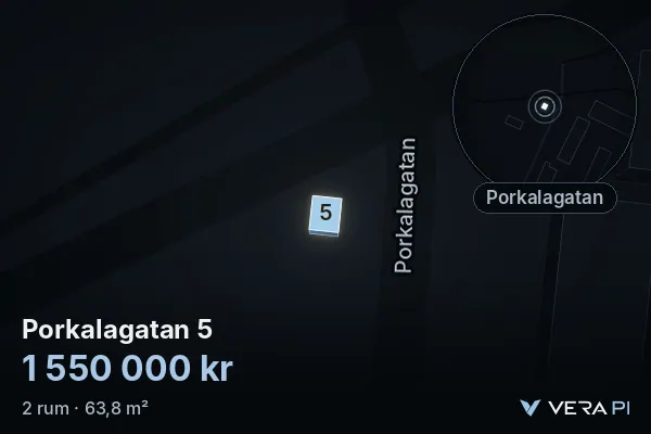 VERA PI:s bild av Porkalagatan 5: huset i 3D, upplyst i blått, och kartan runt omkring