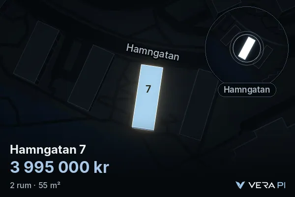 VERA PI:s bild av Hamngatan 7: huset i 3D, upplyst i blått, och kartan runt omkring