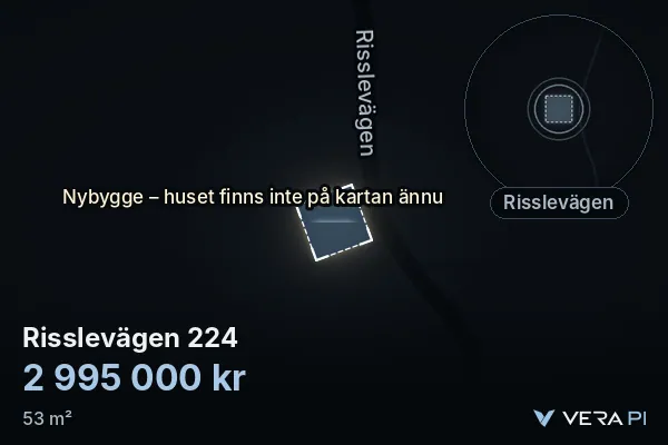 VERA PI:s bild av Risslevägen 224: huset i 3D, upplyst i blått, och kartan runt omkring