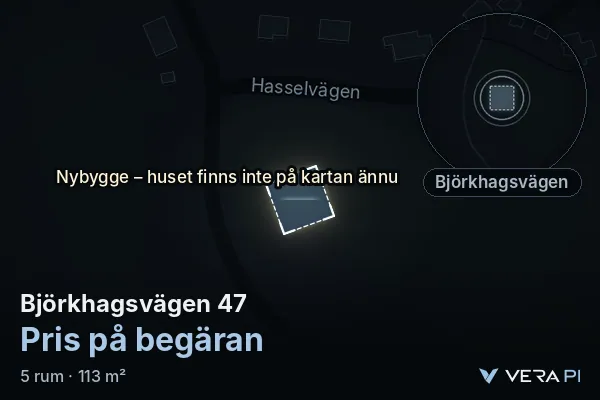 VERA PI:s bild av Björkhagsvägen 47: huset i 3D, upplyst i blått, och kartan runt omkring