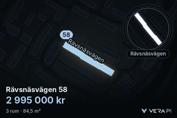 VERA PI:s bild av Rävsnäsvägen 58: huset i 3D, upplyst i blått, och kartan runt omkring