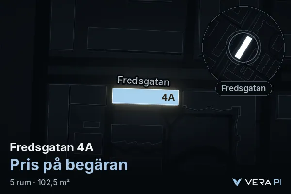 VERA PI:s bild av Fredsgatan 4A: huset i 3D, upplyst i blått, och kartan runt omkring