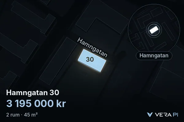 VERA PI:s bild av Hamngatan 30: huset i 3D, upplyst i blått, och kartan runt omkring