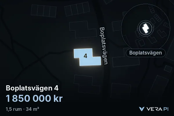 VERA PI:s bild av Boplatsvägen 4: huset i 3D, upplyst i blått, och kartan runt omkring