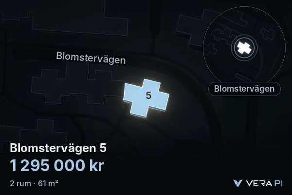 VERA PI:s bild av Blomstervägen 5: huset i 3D, upplyst i blått, och kartan runt omkring