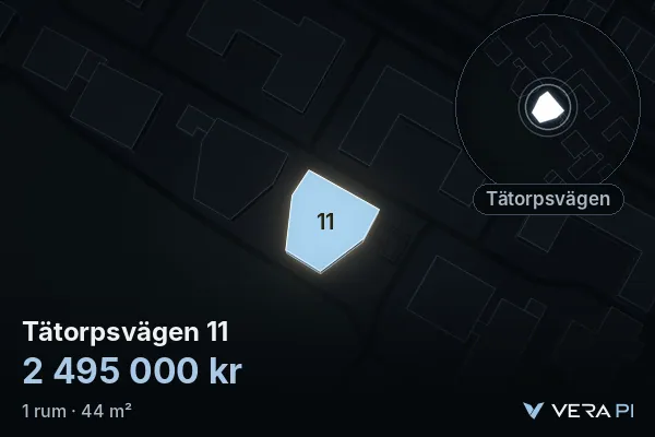 VERA PI:s bild av Tätorpsvägen 11: huset i 3D, upplyst i blått, och kartan runt omkring