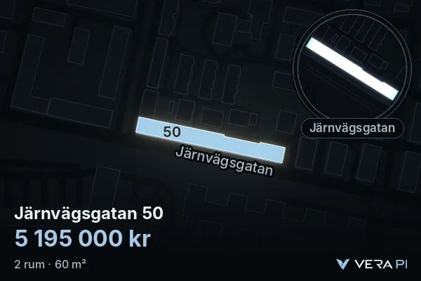 VERA PI:s bild av Järnvägsgatan 50: huset i 3D, upplyst i blått, och kartan runt omkring