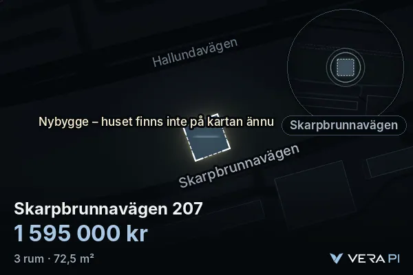 VERA PI:s bild av Skarpbrunnavägen 207: huset i 3D, upplyst i blått, och kartan runt omkring