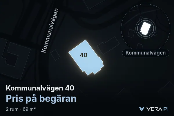 VERA PI:s bild av Kommunalvägen 40: huset i 3D, upplyst i blått, och kartan runt omkring