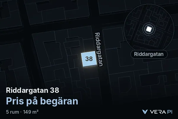 VERA PI's image of Riddargatan 38: the building in 3D, lit in blue, and the map around it