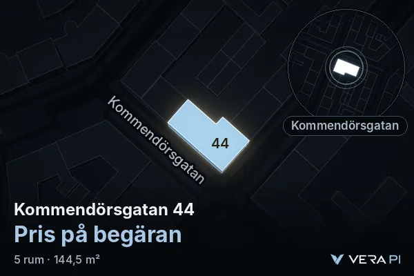 VERA PI's image of Kommendörsgatan 44: the building in 3D, lit in blue, and the map around it