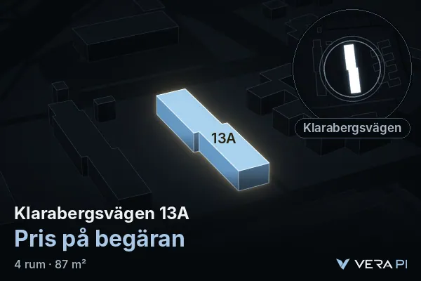 VERA PI:s bild av Klarabergsvägen 13A: huset i 3D, upplyst i blått, och kartan runt omkring