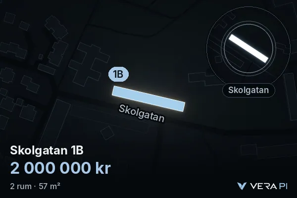 VERA PI:s bild av Skolgatan 1B: huset i 3D, upplyst i blått, och kartan runt omkring