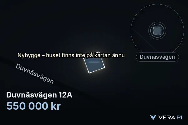 VERA PI:s bild av Duvnäsvägen 12A: huset i 3D, upplyst i blått, och kartan runt omkring