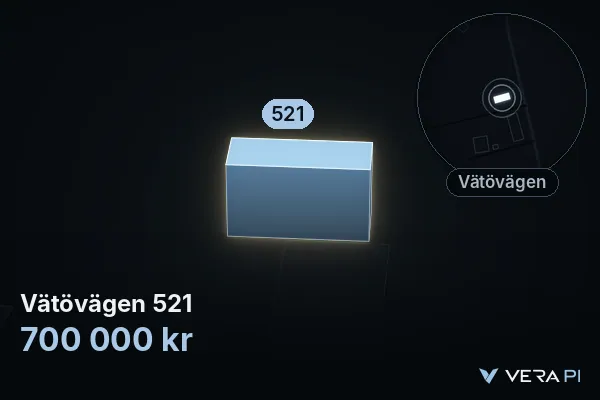 VERA PI:s bild av Vätövägen 521: huset i 3D, upplyst i blått, och kartan runt omkring