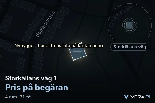 VERA PI:s bild av Storkällans väg 1: huset i 3D, upplyst i blått, och kartan runt omkring