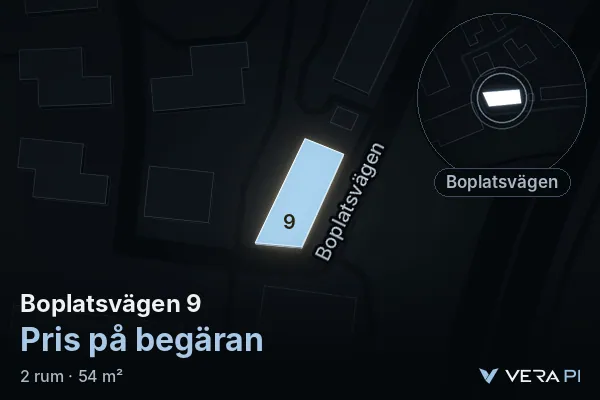 VERA PI:s bild av Boplatsvägen 9: huset i 3D, upplyst i blått, och kartan runt omkring