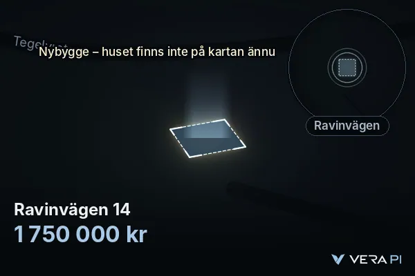 VERA PI:s bild av Ravinvägen 14: huset i 3D, upplyst i blått, och kartan runt omkring