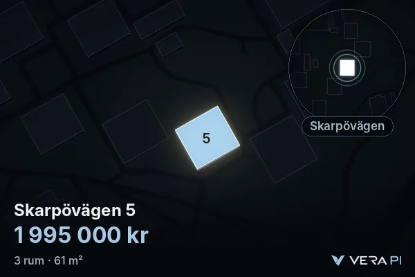 VERA PI:s bild av Skarpövägen 5: huset i 3D, upplyst i blått, och kartan runt omkring