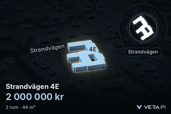 VERA PI:s bild av Strandvägen 4E: huset i 3D, upplyst i blått, och kartan runt omkring