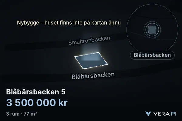VERA PI:s bild av Blåbärsbacken 5: huset i 3D, upplyst i blått, och kartan runt omkring