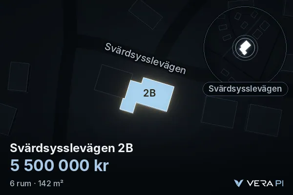 VERA PI:s bild av Svärdsysslevägen 2B: huset i 3D, upplyst i blått, och kartan runt omkring