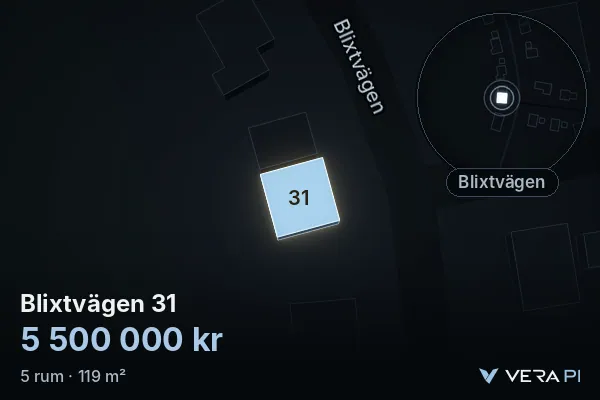VERA PI:s bild av Blixtvägen 31: huset i 3D, upplyst i blått, och kartan runt omkring
