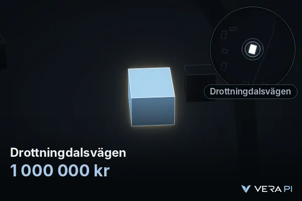 VERA PI:s bild av Drottningdalsvägen: huset i 3D, upplyst i blått, och kartan runt omkring