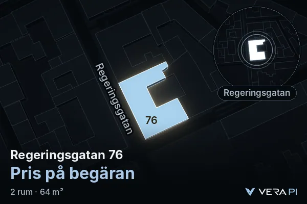 VERA PI:s bild av Regeringsgatan 76: huset i 3D, upplyst i blått, och kartan runt omkring