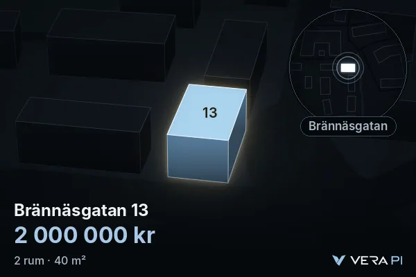 VERA PI:s bild av Brännäsgatan 13: huset i 3D, upplyst i blått, och kartan runt omkring